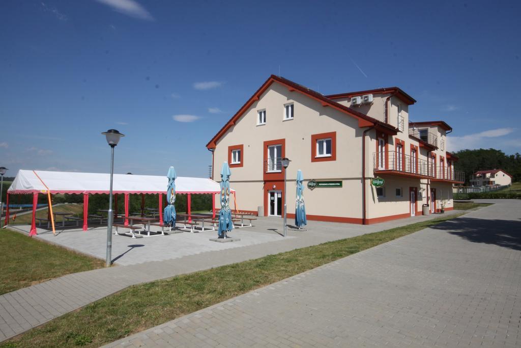 Hotel Mobilheimy U Prehrady Horní Dunajovice Esterno foto