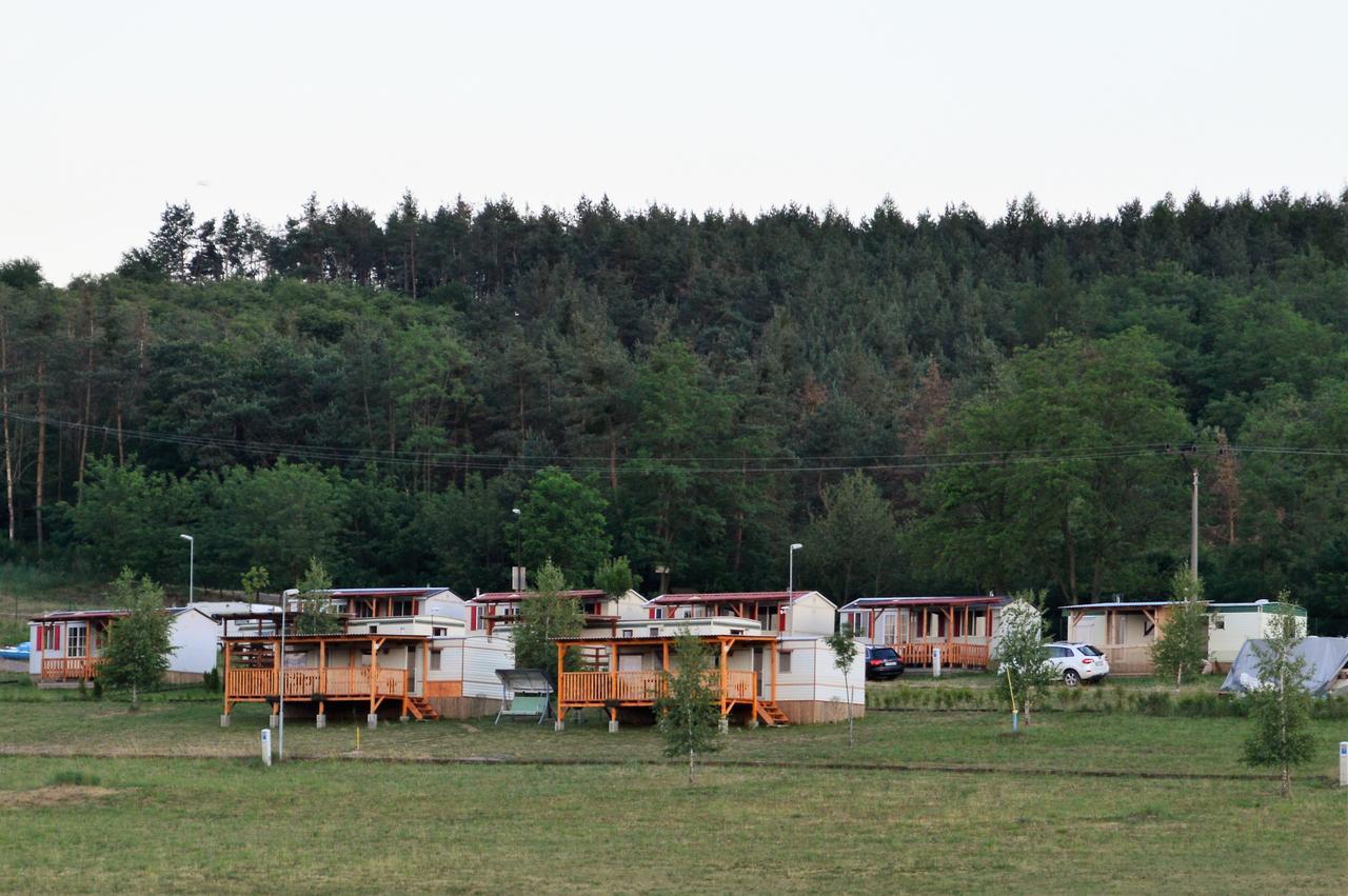 Hotel Mobilheimy U Prehrady Horní Dunajovice Esterno foto